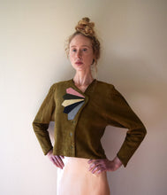 Load image into Gallery viewer, 1930s 1940s vintage suede leather jacket . size small to medium