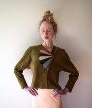 Load image into Gallery viewer, 1930s 1940s vintage suede leather jacket . size small to medium