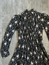 Load image into Gallery viewer, Antique wrapper dress . 1890s 1900s calico dress . size xxs to small