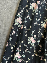 Load image into Gallery viewer, Antique wrapper dress . 1890s 1900s calico dress . size xxs to small