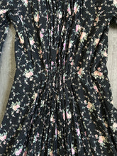 Load image into Gallery viewer, Antique wrapper dress . 1890s 1900s calico dress . size xxs to small