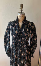 Load image into Gallery viewer, Antique wrapper dress . 1890s 1900s calico dress . size xxs to small