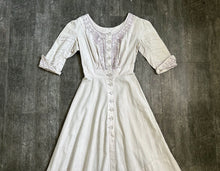 Load image into Gallery viewer, 1900s antique dress . vintage Edwardian linen dress . size xs to xs/s