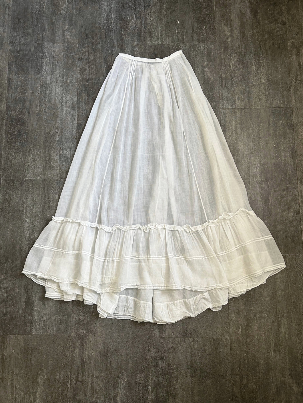 Antique petticoat . 1900s vintage cotton skirt . size xs