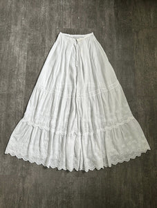 Antique embroidered petticoat . vintage white skirt . size xs