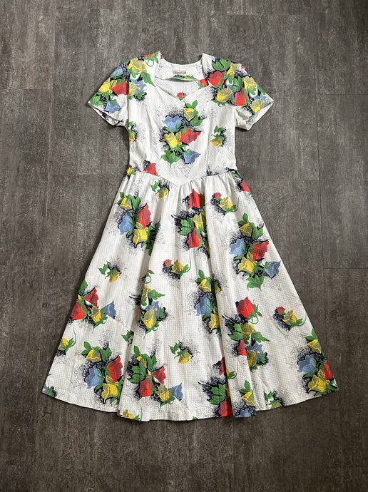 1940s floral print dress . vintage 40s dress . size medium