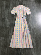 Load image into Gallery viewer, 1930s dressing gown . vintage 30s house dress . size xs to s/m