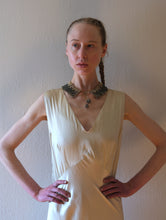 Load image into Gallery viewer, Vintage 1950s pearl rhinestone and crochet collar