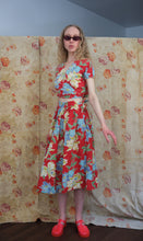 Load image into Gallery viewer, 1940s dress set . 40s Hawaiian print top and skirt . size xs to small