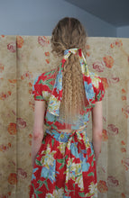 Load image into Gallery viewer, 1940s dress set . 40s Hawaiian print top and skirt . size xs to small