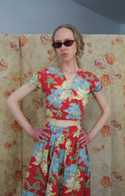 Load image into Gallery viewer, 1940s dress set . 40s Hawaiian print top and skirt . size xs to small