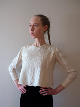 Load image into Gallery viewer, Antique raw silk blouse . 1900s 1910s embroidered top . size xs to small