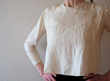 Load image into Gallery viewer, Antique raw silk blouse . 1900s 1910s embroidered top . size xs to small