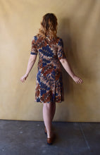 Load image into Gallery viewer, Early 1940s rayon jersey dress . vintage 40s dress . size s
