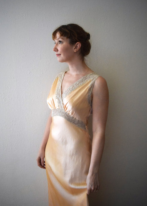1930s 1940s bias cut gown . vintage silk nightgown . size small to s/m