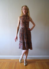 Load image into Gallery viewer, Vintage 1950s botanical print ruffled dress . size small