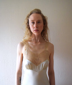 1940s pale green silk and lace slip . size xs to xs/s