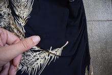 Load image into Gallery viewer, 1940s rayon dress . 40s barley print dress . size s