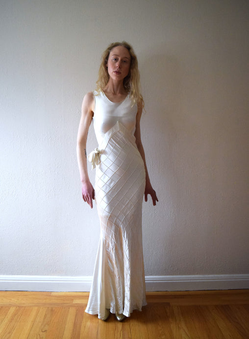 1930s wedding dress . bias cut wedding gown . size xs to xs/small