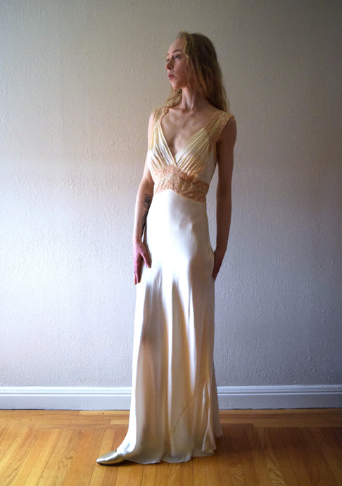 1930s 1940s silk satin gown . bias cut slip dress . size xs to medium