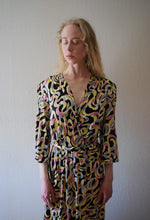 Load image into Gallery viewer, 1940s dressing gown . vintage 40s jersey dress . size medium to large
