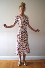 Load image into Gallery viewer, Vintage 1930s rayon print dress . size xs to small