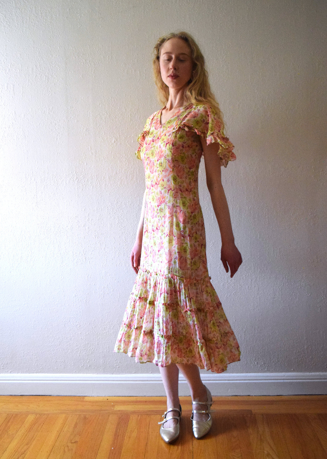 Vintage 1930s ruffled floral print dress . size xs
