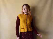Load image into Gallery viewer, 1940s cardigan . vintage 40s sweater . size s to l