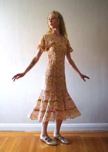 Vintage 1930s ruffled floral print dress . size xs