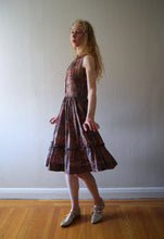 Load image into Gallery viewer, Vintage 1950s botanical print ruffled dress . size small
