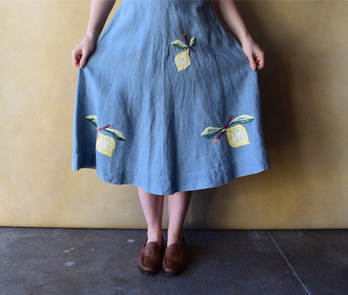 1940s 1950s linen skirt . raffia embroidery . size xs/s to s