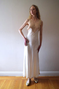 Vintage 1940s satin and lace gown . size small to s/m