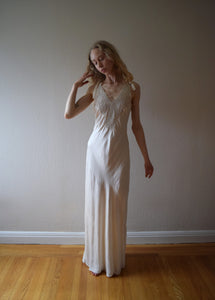 Vintage 1930s cream silk bias cut gown . size xs to small