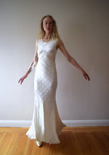 Load image into Gallery viewer, 1930s wedding dress . bias cut wedding gown . size xs to xs/small