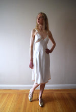 Load image into Gallery viewer, Vintage 1930s satin bias cut slip . size xs