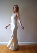 Load image into Gallery viewer, 1930s wedding dress . bias cut wedding gown . size xs to xs/small
