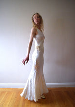 Load image into Gallery viewer, 1930s wedding dress . bias cut wedding gown . size xs to xs/small
