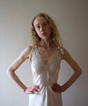 Load image into Gallery viewer, Vintage 1930s cream silk bias cut gown . size xs to small
