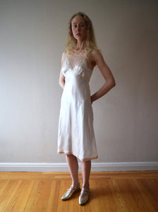 Vintage 1930s satin bias cut slip . size xs