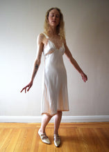 Load image into Gallery viewer, Vintage 1930s satin bias cut slip . size xs
