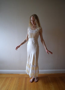 Vintage 1940s silk and lace bias cut gown . size xs to xs/s