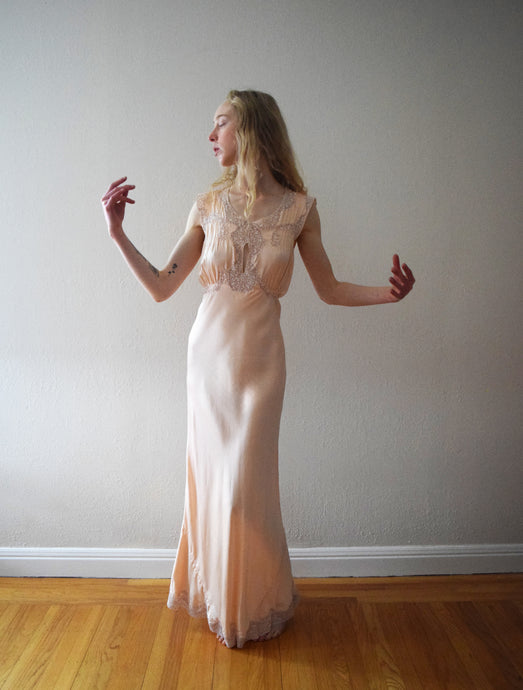 1930s 1940s silk satin gown . vintage slip dress . size small to medium