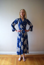 Load image into Gallery viewer, 1940s dressing gown . vintage 40s floral print dress . size xs to s/m