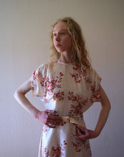 Load image into Gallery viewer, 1940s silk print dress . vintage 40s print dress . size small