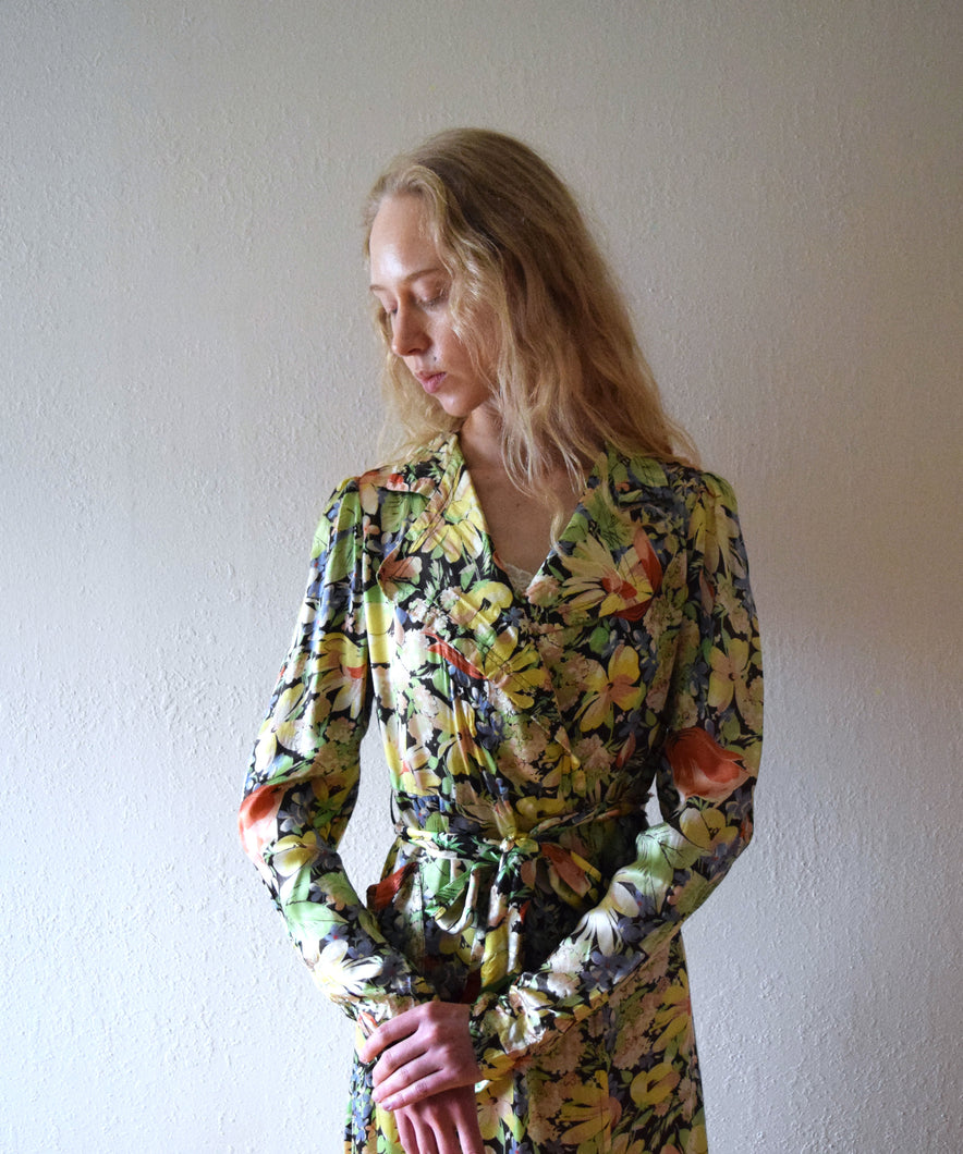1930s satin robe . vintage floral print dressing gown . size xs to medium