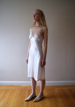Load image into Gallery viewer, Vintage 1930s satin bias cut slip . size xs