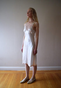 Vintage 1930s satin bias cut slip . size xs