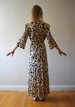 Load image into Gallery viewer, 1940s dressing gown . vintage 40s jersey dress . size medium to large