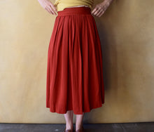 Load image into Gallery viewer, 1940s gabardine skirt . vintage 40s skirt . size s