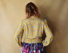 Load image into Gallery viewer, 1940s novelty print blouse . 40s top . size m